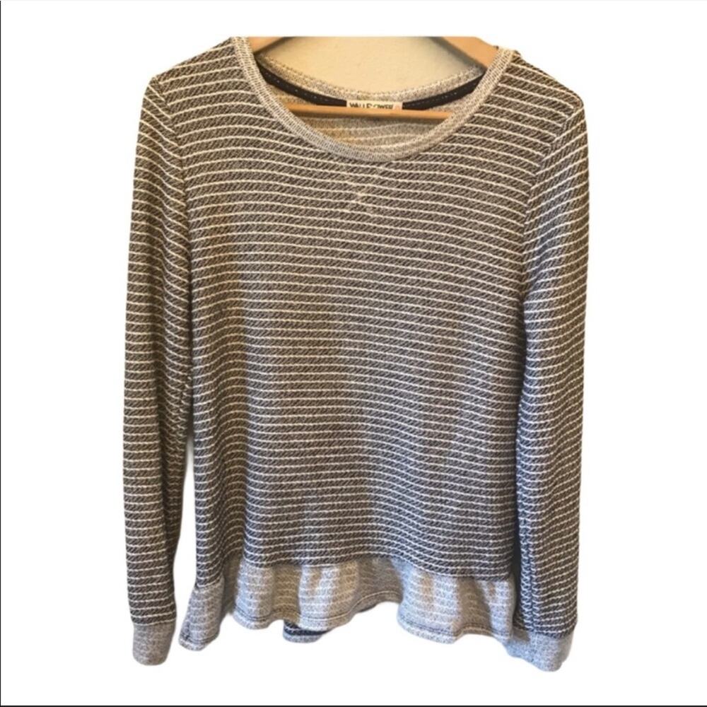 Wallflower Lightweight Sweater with Ruffle Hem Medium Womens